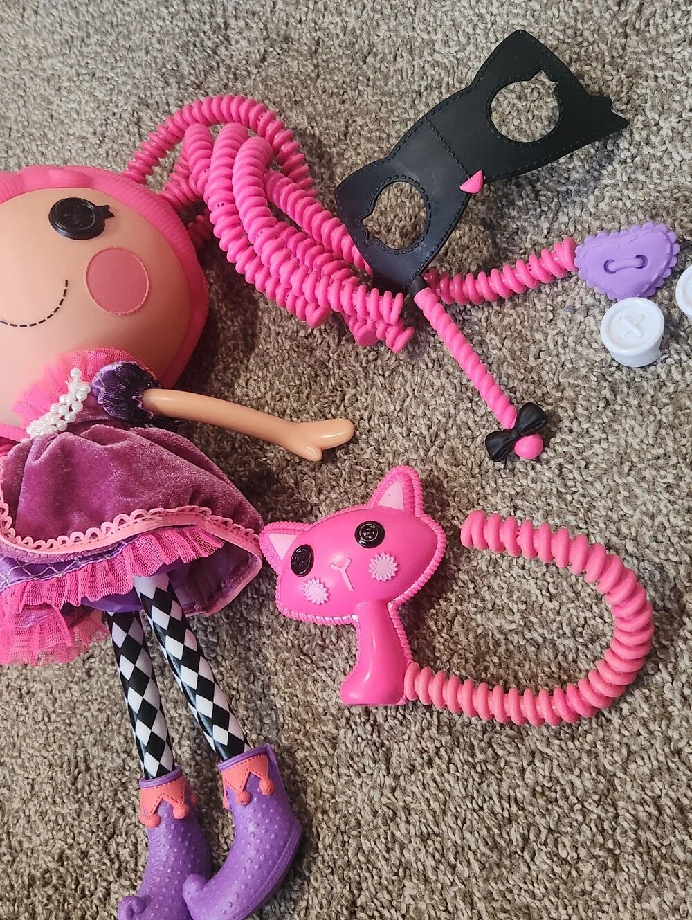 Lalaloopsy Confetti Carnivale Silly Hair Doll w Mask, Pet Cat, Hair Accessories